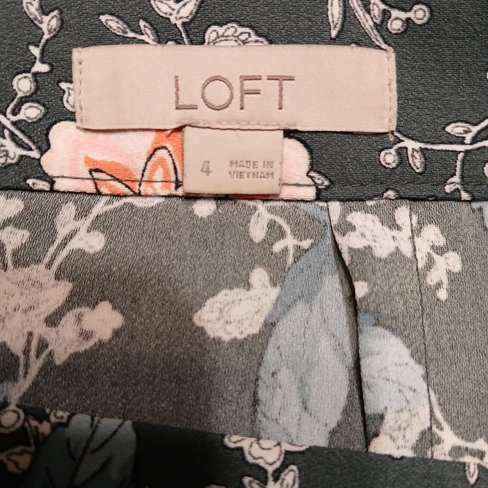 LOFT Floral Skirt - Picture 2 of 6